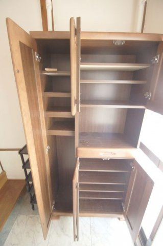 那の川戸建Ⅱの玄関|那の川戸建Ⅱ(1-2階）
収納豊富