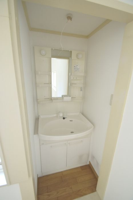 那の川戸建Ⅱの独立洗面台|那の川戸建Ⅱ(1-2階）
広いシャンプードレッサー