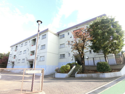 【外観】 | アミティハイツ大久保 | 東急田園都市線「鷺沼」駅まで徒歩7分！鉄筋コンクリートの3階建てマンションです♪通勤通学はもちろん、お買い物やお出かけにもGood☆