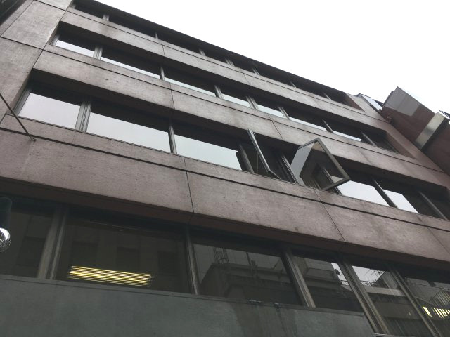 日本工築１号館ビルの外観