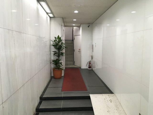 ライムライトビルのエントランス