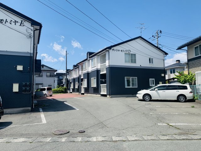 サントルモトミヤ　Eの駐車場