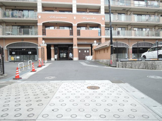 【駐車場】