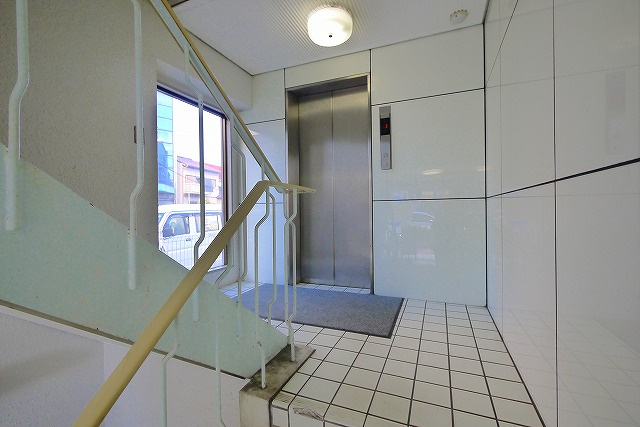 H/Aビルのエントランス