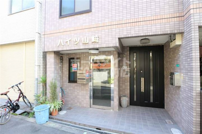 【エントランス】 | ハイツ山崎 | ゆとりのあるエントランスです