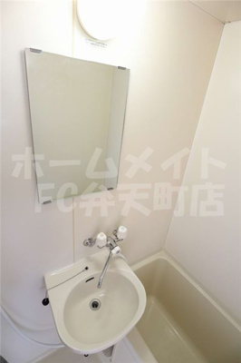 【洗面所】 | ハイツ山崎 | コンパクトで使いやすい洗面所