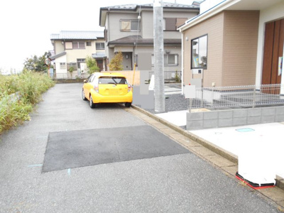 【前面道路含む現地写真】 | 春日部　増富　全2棟　2号棟　らすと1棟　48坪 | 前面道路含む現地写真です。2499から2399に価格変更です。購入どうでしょう。