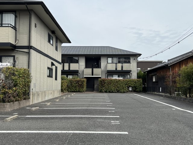 サンアレイ小池　A棟の駐車場