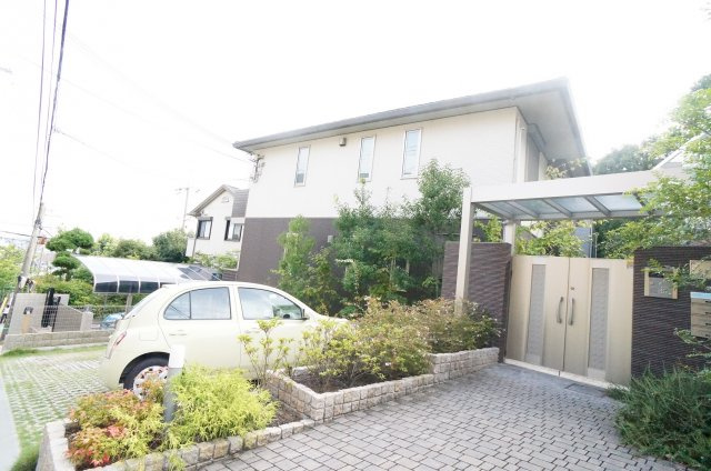 シャーメゾン雲雀丘の外観