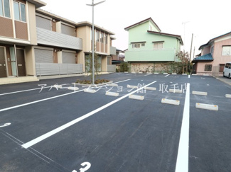 【駐車場】