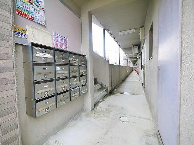 フルーエントⅡのその他共用部分|玄関前通路です