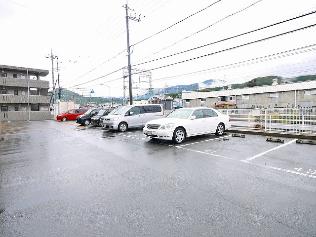 フルーエントⅡの駐車場|駐車場があるので、車を買う予定の方も安心です