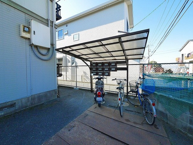 ソレイユ（田部町）のその他共用部分|集合ポストと駐輪場です