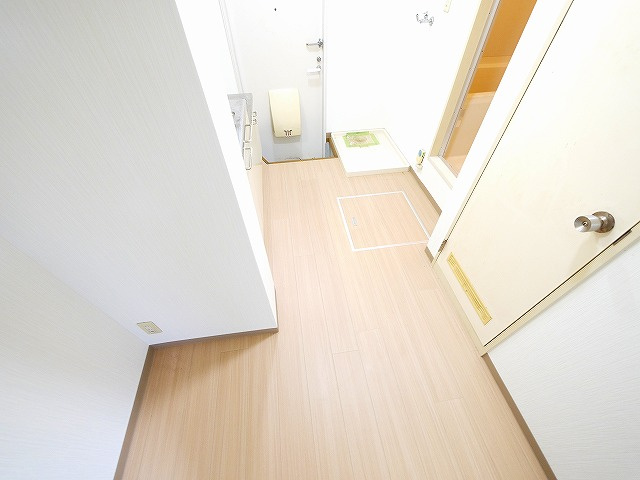 ソレイユ（田部町）の玄関|収納もある玄関です