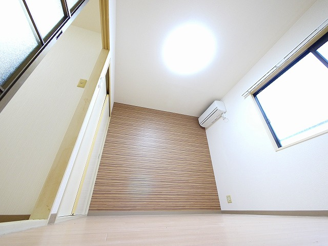 ソレイユ（田部町）の寝室|広くて明るい寝室