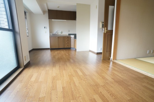 エリシオン宝塚の居間・リビング