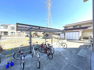 【その他共用部分】 | 屋根付きの駐輪場があるので雨が降っても安心です☆荷物が重いときに自転車があれば助かりますね！