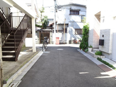 【周辺】 | 中根岸レジデンス | 中根岸レジデンス　物件前