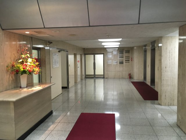 日本企業会館のエントランス