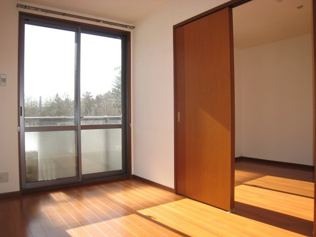 森林浴フレンズの洋室|明るい洋室です