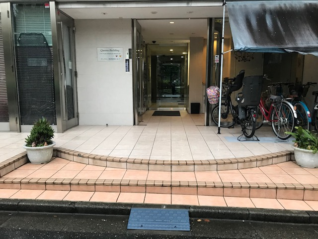 クインズビルのエントランス