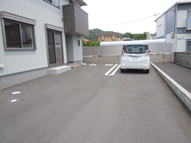 コルネットＡの駐車場