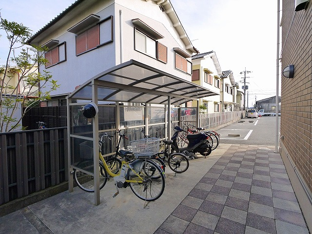 サニーヒロのその他共用部分|屋根付きの駐輪場です
