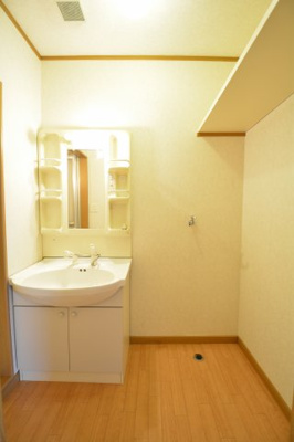 【洗面所】 | コーポラスパークタウンB | スペースが確保できる洗面所です