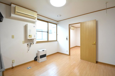 【居間・リビング】 | コーポラスパークタウンB | ゆったり過ごせる居間です