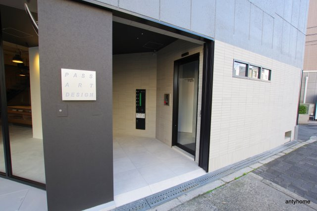 PASSART Bld　仲介手数料無料のエントランス