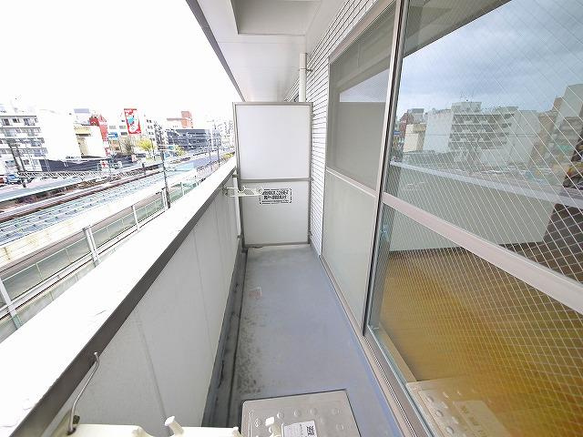 新大宮駅前北ビルのバルコニー