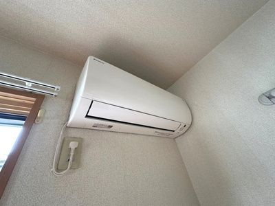 【設備】 | Ｔ・メゾンリビエール | 暑い夏や寒い冬に大活躍のエアコン付きです☆冷暖房完備で1年中快適に過ごせます♪