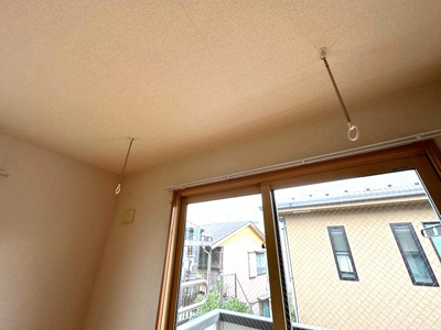 【設備】 | Ｔ・メゾンリビエール | 洋室7.5帖のお部屋にある室内物干しです！雨の日やお出掛け時の室内干しにとても便利☆花粉や梅雨の時期に重宝しますね♪