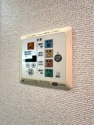 【設備】 | Ｔ・メゾンリビエール | バスルームの浴室暖房乾燥機で外に干せないお洗濯物もすっきり乾きます♪雨の日のお洗濯もバッチリ！