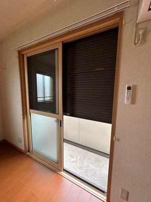 【セキュリティ】 | Ｔ・メゾンリビエール | 防犯シャッター雨戸付きなので夜やお出かけ時も安心です！雨戸は冬場の寒さ対策にもなります◎
