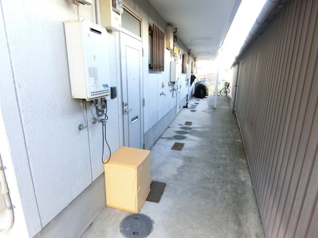 薮内ハイツのエントランス