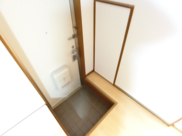 薮内ハイツの玄関