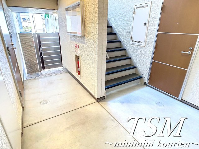 フジパレス寝屋川のエントランス
