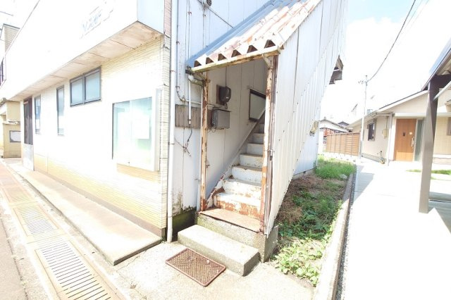 【エントランス】 | あがの市民病院前貸事務所