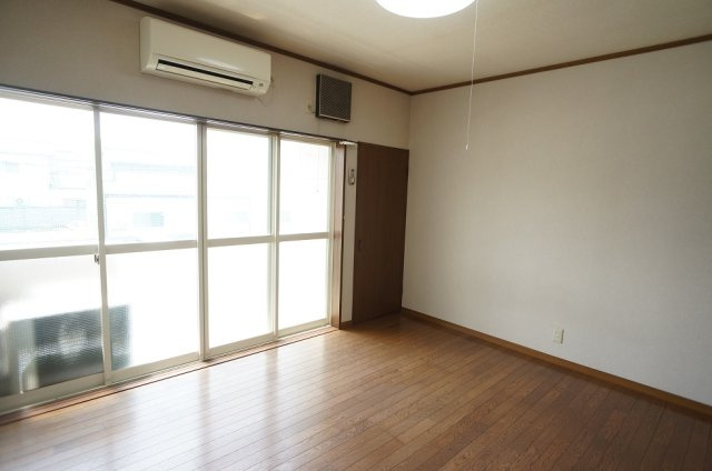 【洋室】 | コーポガーベラ | 南向きの明るいリビング♪