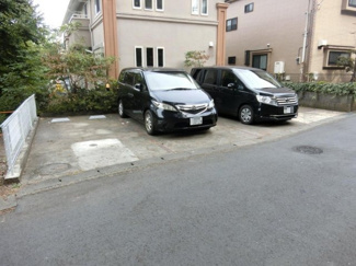 【駐車場】 | いつでも目の届く敷地内に駐車場があります♪お車をお持ちのファミリーさんにもおすすめです☆
