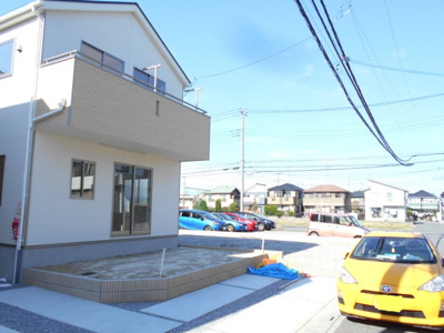 【前面道路含む現地写真】 | 岩槻区　大字岩槻　全2棟　1号棟　38坪　らすと１棟 | 前面道路含む現地写真です。2280から2230万円に価格変更です。