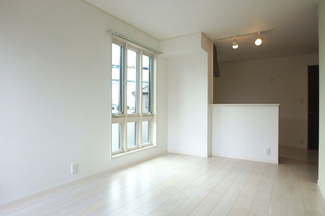 【居間・リビング】 | ル・クラージュ | 同物件別号室