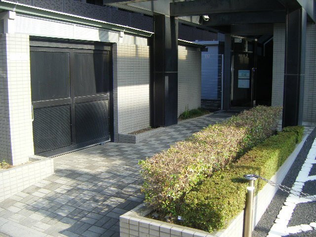 ラーバンＫのエントランス|オートロック付き
