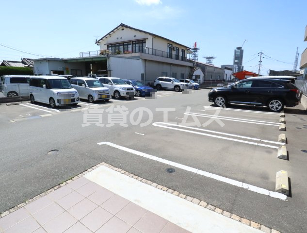 【駐車場】 | Ｄ－ｒｏｏｍ空港西 | Ｄ－ｒｏｏｍ空港西の駐車場