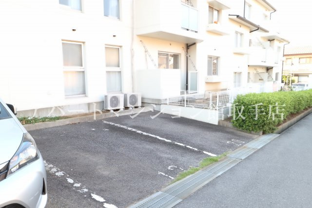 シェル井野の駐車場
