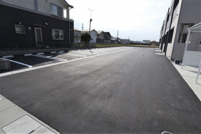 アメニティハイツ寺家の駐車場