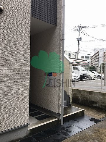 セレーナ博多東のエントランス