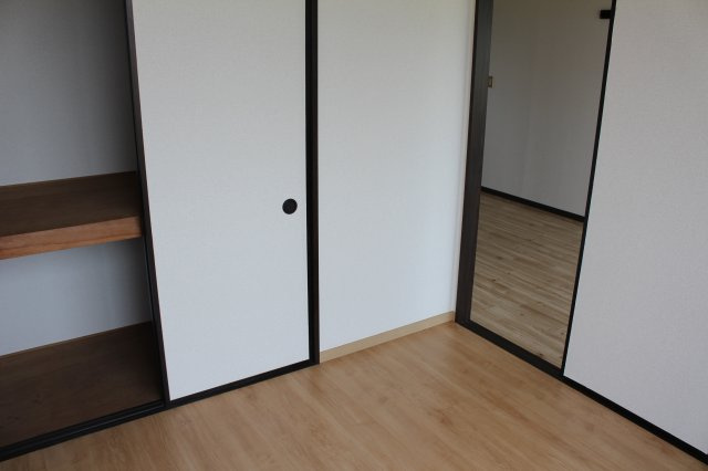 メゾン河口の洋室