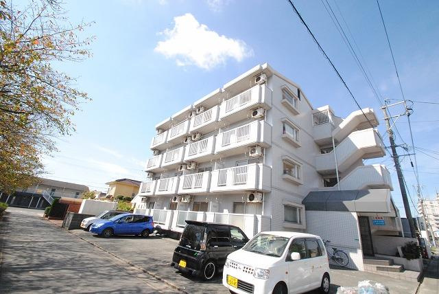 シャトレ新町の駐車場